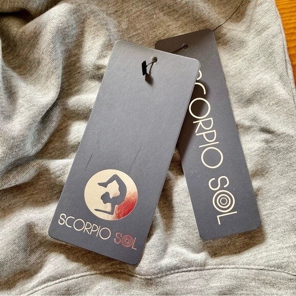 NEW Scorpio Sol Cropped Sweatshirt Super Soft Activewear Yoga Gray Size S - Picture 7 of 8